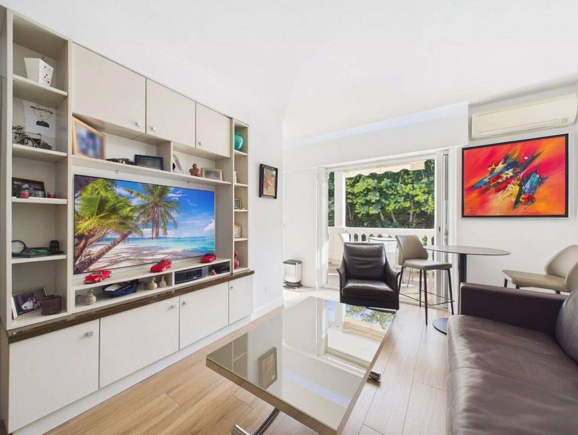 Studio 25 m² rénové, terrasse et piscine dans domaine recherché
