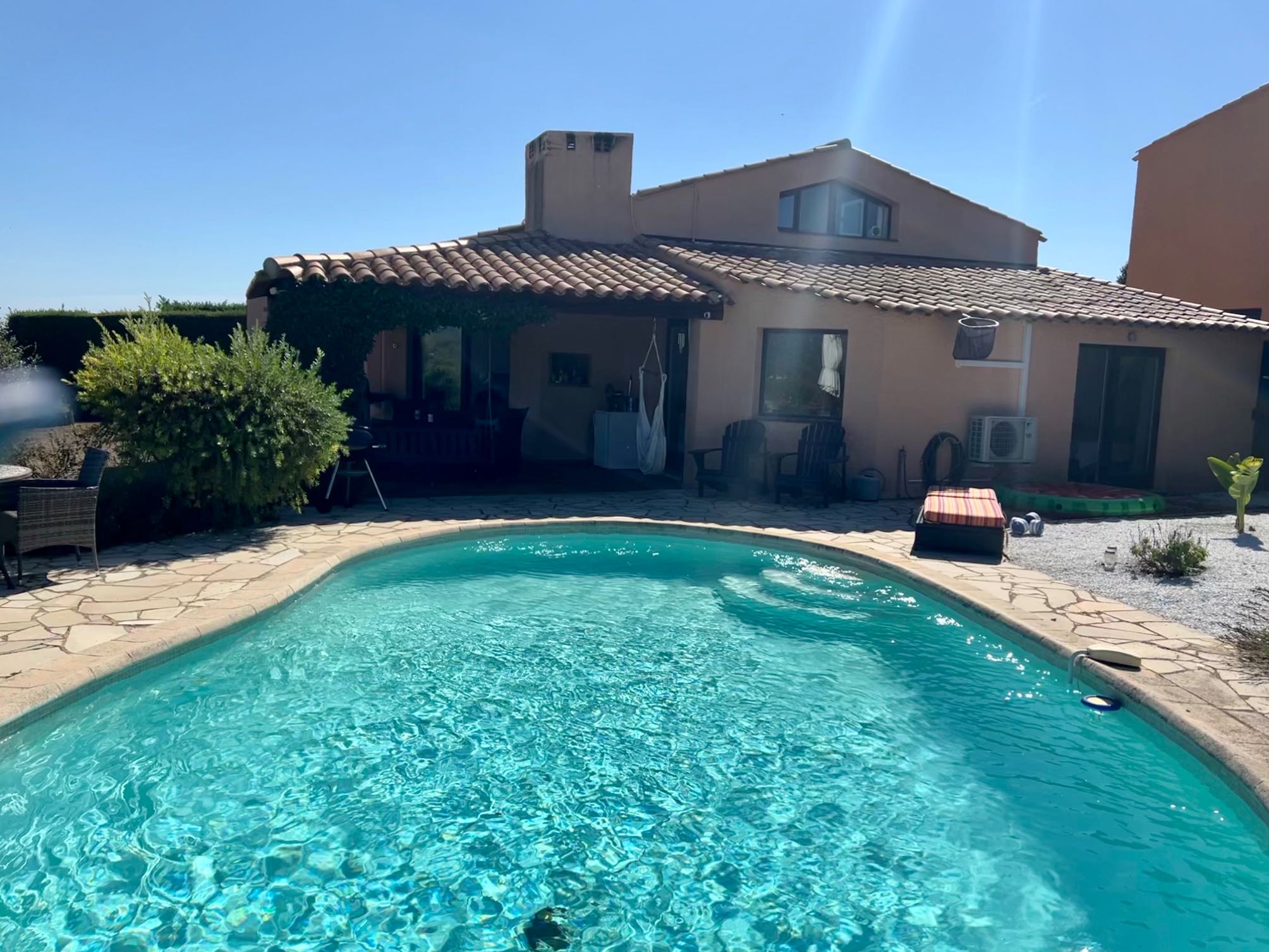 Villa contemporaine vue panoramique dans domaine gardienné — Villeneuve-Loubet