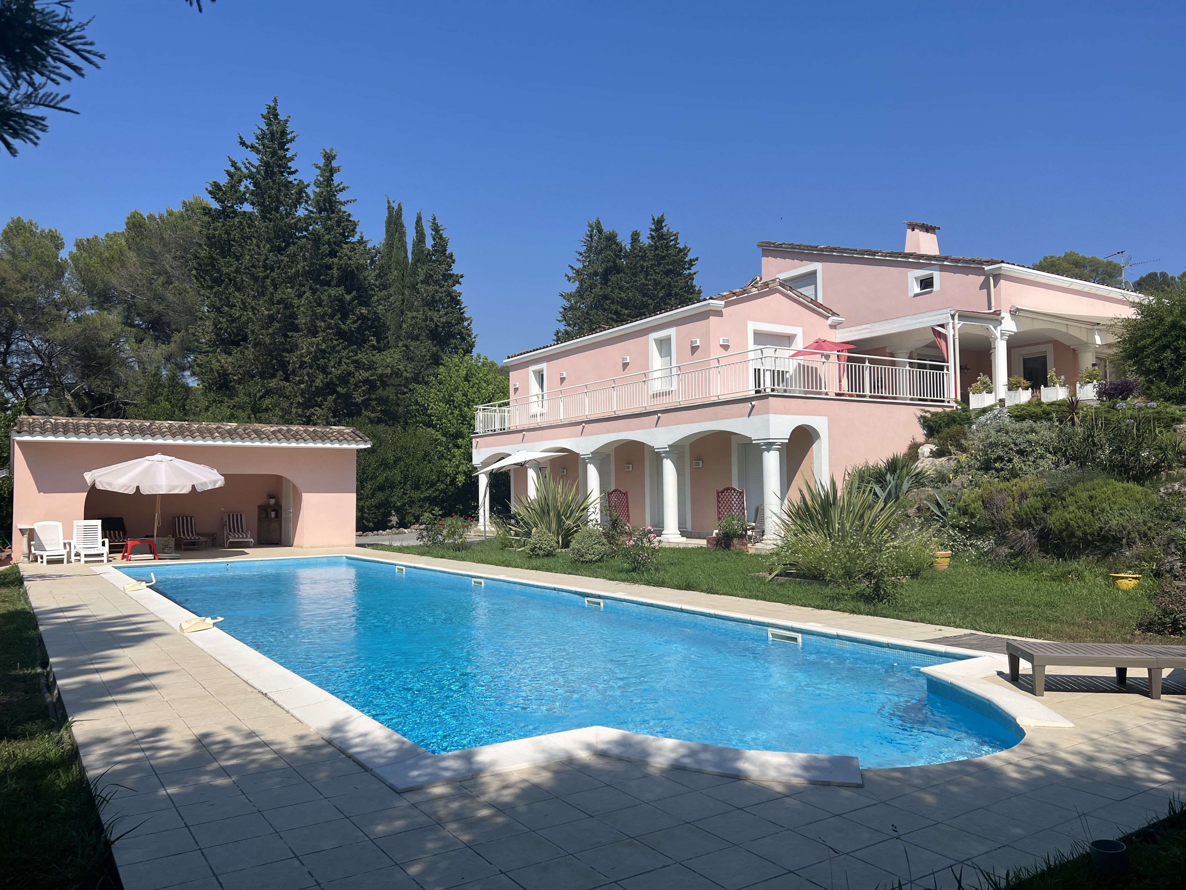 Maison d'architecte à 300 m du Royal Golf — Mougins