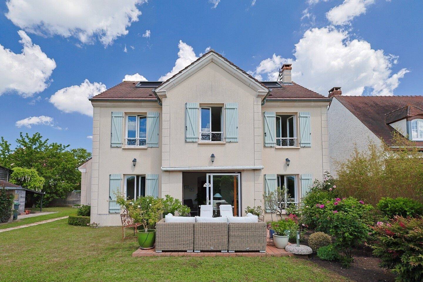 Un balcon sur la plaine : maison familiale 170 m²
